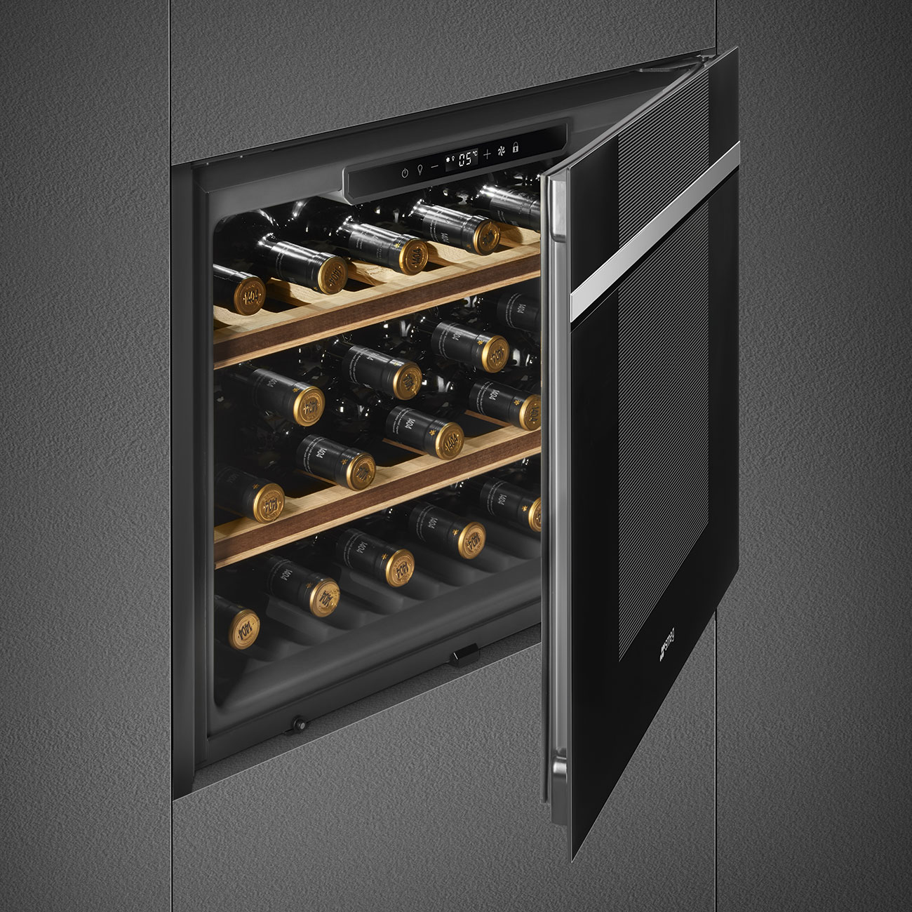 Einbau-Kompakt–Weinlagerschrank, 45 cm, Türanschlag reversibel, Linea, Schwarzglas